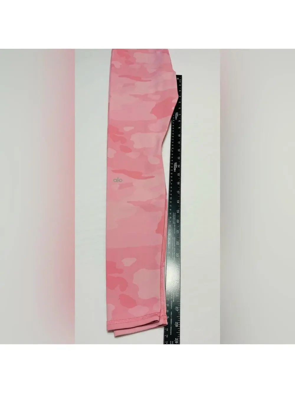 ALO‎ Yoga Pink Camo Leggings